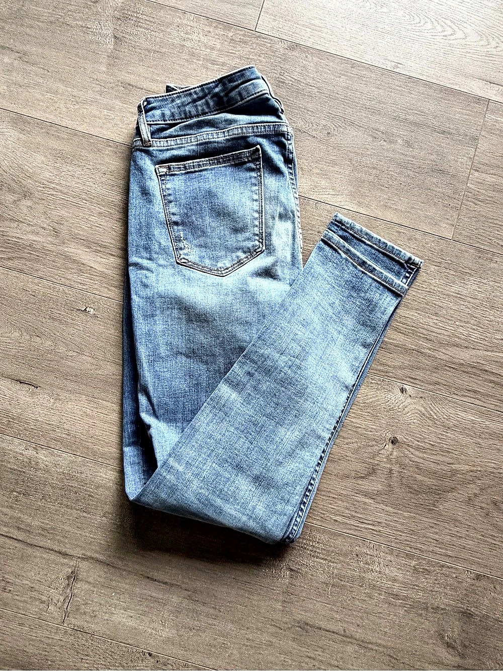 NWOT VIGOSS Jagger Skinny Distressed Skinny Jeans